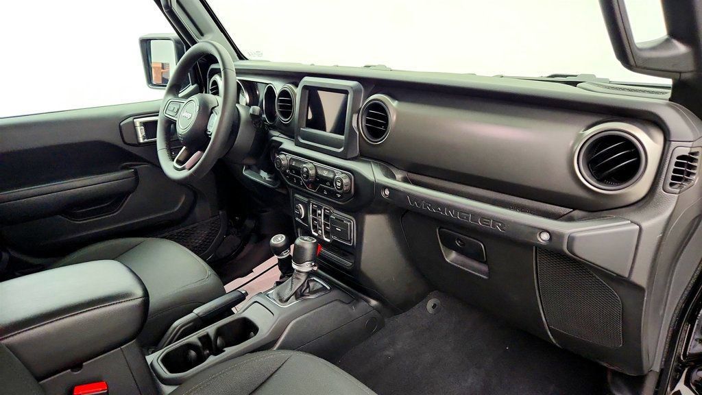 Used 2023 Jeep Wrangler Unlimited Sport AWD/4WD image 25