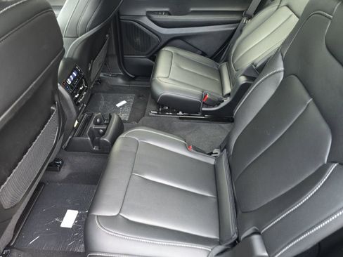 Used 2025 Jeep Grand Cherokee L Limited w/ Black Appearance Package image 13