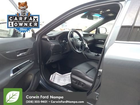 Used 2023 Toyota Venza XLE image 9