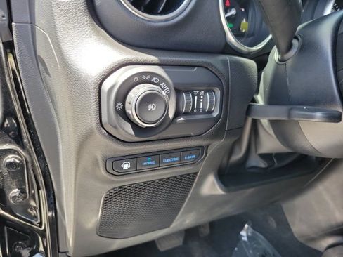 Used 2022 Jeep Wrangler Unlimited Sahara 4xe AWD/4WD image 21