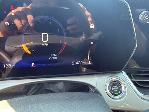 Used 2025 Chevrolet Trax LT w/ LT Convenience Package FWD image 21