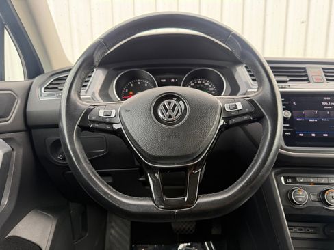 Used 2019 Volkswagen Tiguan SE w/ Panoramic Sunroof Package FWD image 14