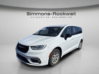 Used 2024 Chrysler Pacifica Touring-L