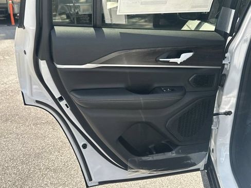 New 2026 Jeep Grand Cherokee Limited RWD image 19