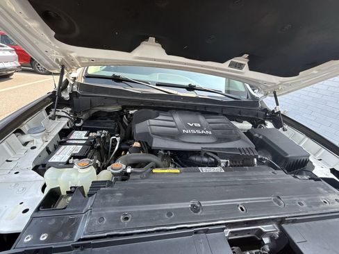 Used 2018 Nissan Titan SV RWD image 17
