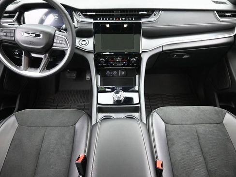 Used 2025 Jeep Grand Cherokee L Altitude AWD/4WD image 14