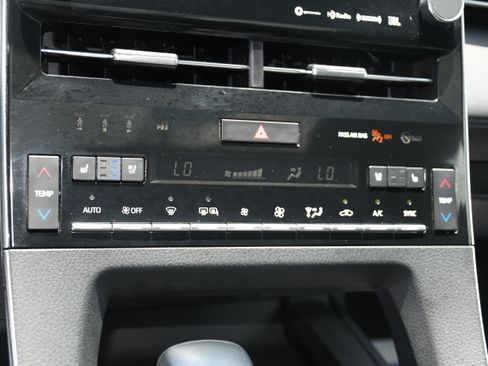 Used 2019 Toyota Avalon Touring w/ Advanced Safety Package FWD image 16