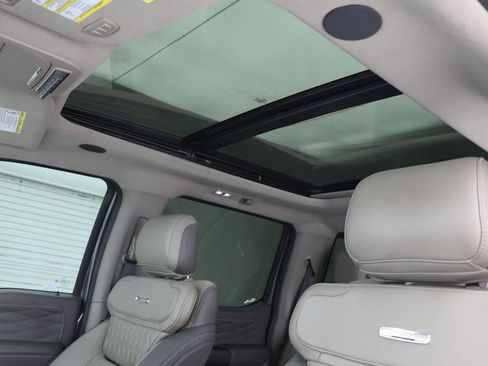 Used 2025 Ford F350 Platinum w/ Platinum Plus Package image 27