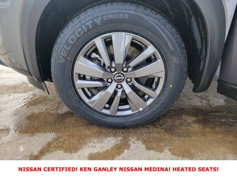 Certified 2025 Nissan Pathfinder SV image 18