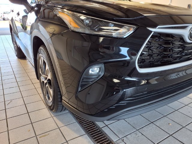 Used 2024 Toyota Highlander XLE AWD/4WD image 25