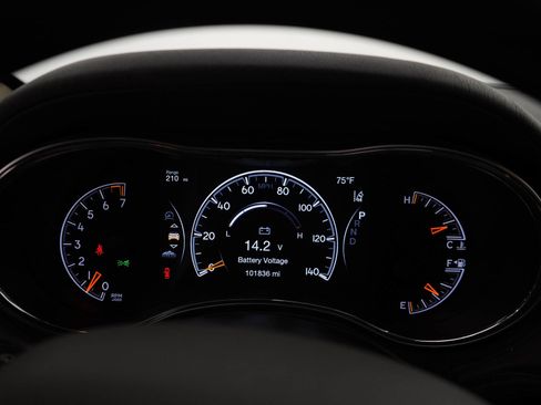 Used 2020 Jeep Grand Cherokee Overland AWD/4WD image 28
