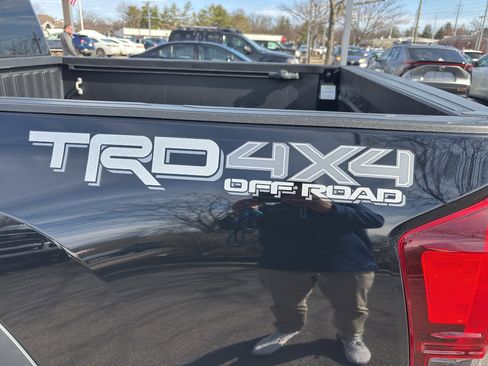 Used 2018 Toyota Tacoma TRD Off-Road image 4