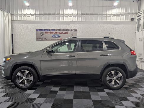 Used 2019 Jeep Cherokee Limited image 2