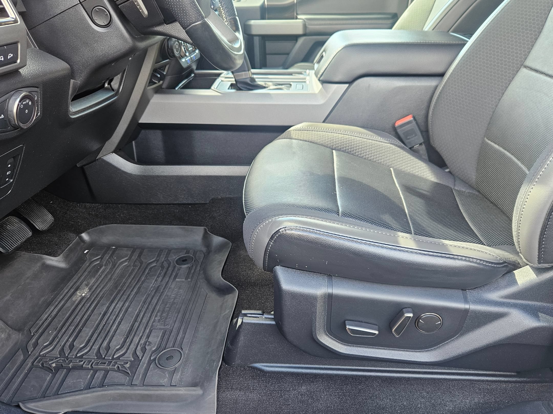 Used 2019 Ford F150 Raptor w/ Equipment Group 802A Luxury AWD/4WD image 13