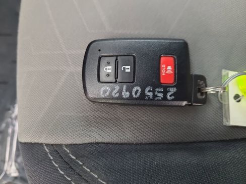 Used 2022 Toyota Tacoma TRD Sport image 28