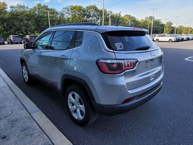 Used 2020 Jeep Compass Latitude w/ Cold Weather Group AWD/4WD image 8