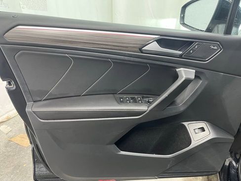 Used 2024 Volkswagen Tiguan SEL R-Line image 10