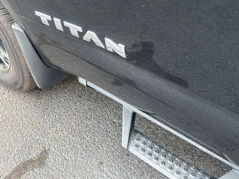 Used 2021 Nissan Titan SV w/ SV Convenience Package AWD/4WD image 34