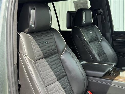 Certified 2024 Cadillac Escalade Sport Platinum w/ LPO, ONYX Package AWD/4WD image 24