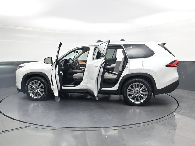 Used 2024 Toyota Grand Highlander AWD image 44
