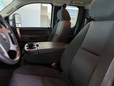 Used 2011 Chevrolet Silverado 2500 LT w/ Interior Plus Package AWD/4WD image 12