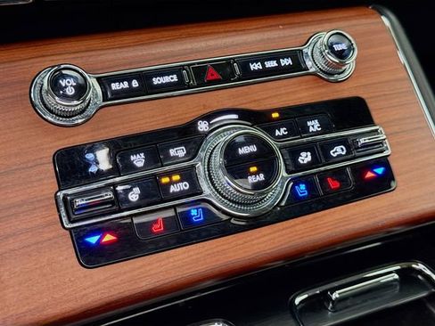 Used 2023 Lincoln Aviator Reserve w/ Equipment Group 201A AWD/4WD image 16