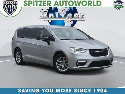 Used 2024 Chrysler Pacifica Touring-L