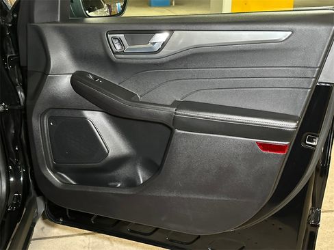 Used 2022 Ford Escape Titanium w/ Class II Trailer Tow Package image 15