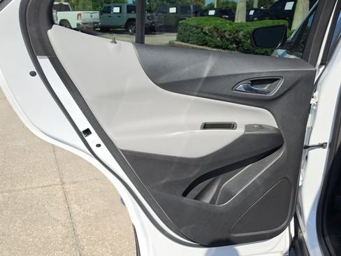 Used 2024 Chevrolet Equinox LS w/ LS Convenience Package FWD image 12