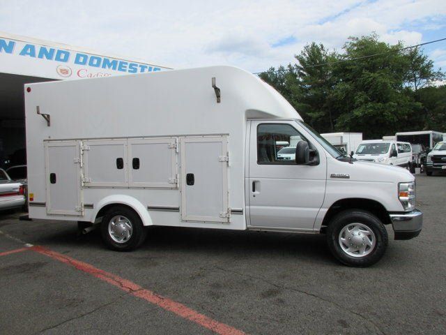 Used 2017 Ford E-350 and Econoline 350 Super Duty w/ Power Windows & Locks Group RWD image 2