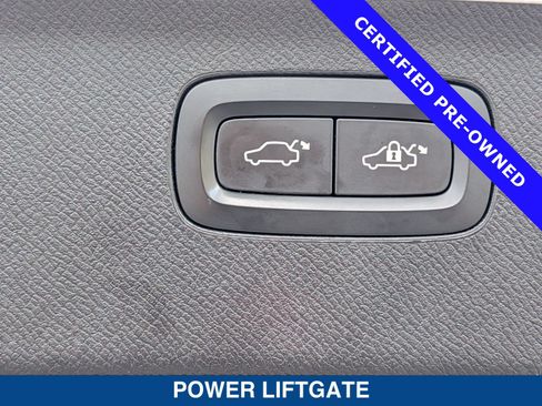 Used 2018 Volvo XC90 T5 Momentum w/ Convenience Package FWD image 15