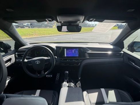 Used 2025 Toyota Camry SE w/ Convenience Package FWD image 12
