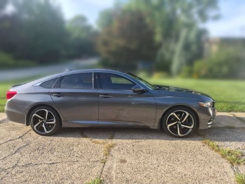 Used 2018 Honda Accord Sport image 4