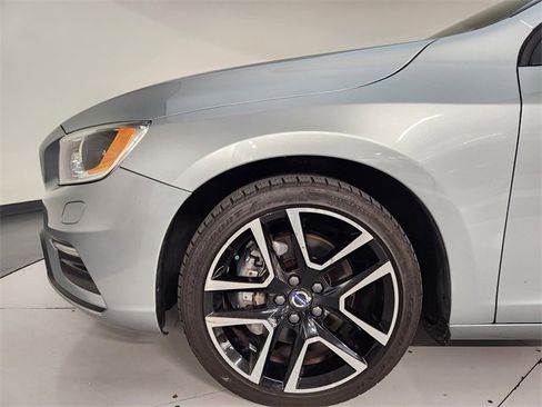 Used 2018 Volvo V60 T5 Dynamic w/ Vision Package image 11