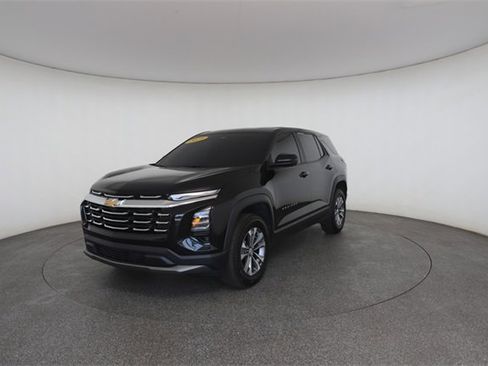 Used 2025 Chevrolet Equinox LT w/ Safety and Technology Package image 2