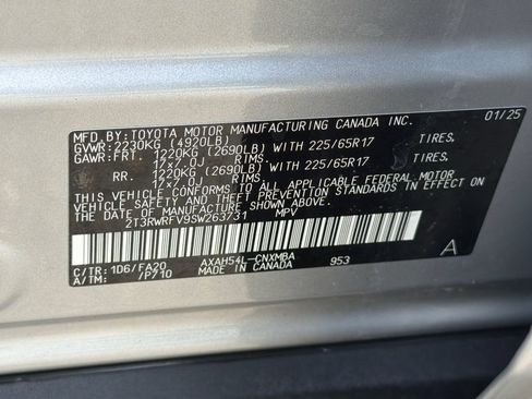 Used 2025 Toyota RAV4 XLE AWD/4WD image 33