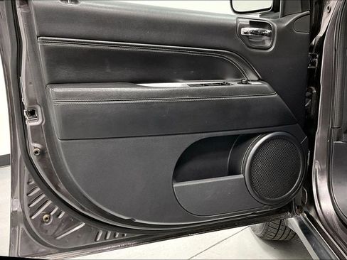 Used 2016 Jeep Compass High Altitude FWD image 22