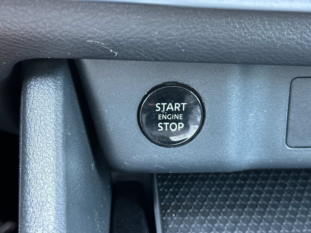 Used 2025 Nissan Rogue SV FWD image 21
