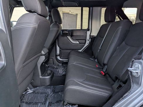 Used 2017 Jeep Wrangler Unlimited Rubicon w/ Connectivity Group AWD/4WD image 15