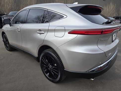 Used 2021 Toyota Venza Limited image 4