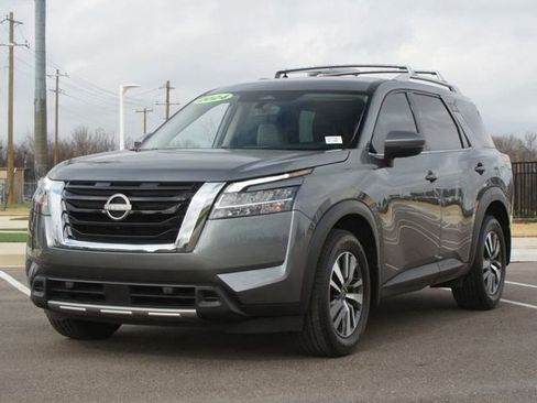 Used 2024 Nissan Pathfinder SL image 4