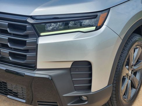 New 2026 Honda Pilot Sport image 9