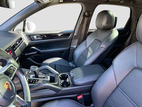 Used 2022 Porsche Cayenne AWD/4WD image 26
