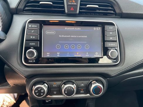 Used 2020 Nissan Versa S FWD image 33