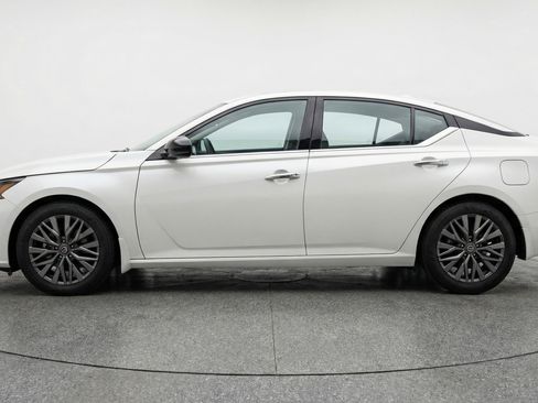 Used 2025 Nissan Altima 2.5 SV image 5