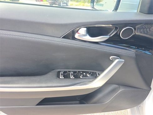 Used 2018 Kia Stinger Base image 16