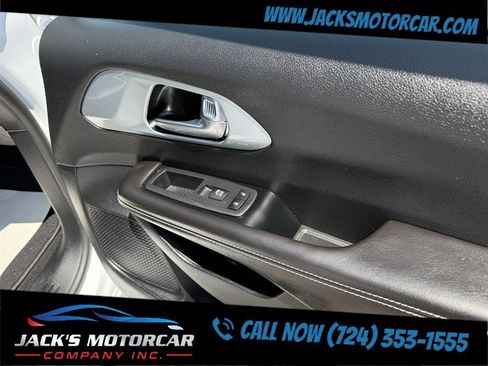 Used 2026 Chrysler Pacifica Limited FWD image 23