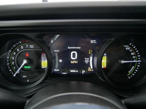 Used 2024 Jeep Wrangler Unlimited Sahara AWD/4WD image 27