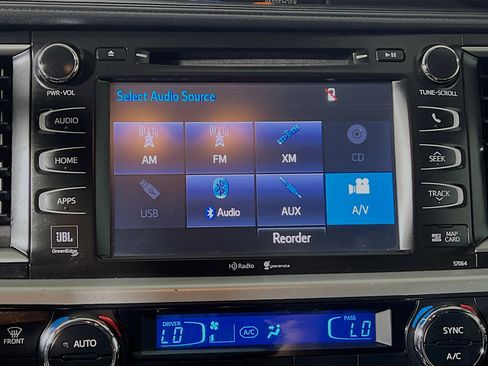 Used 2015 Toyota Highlander Limited Platinum FWD image 27