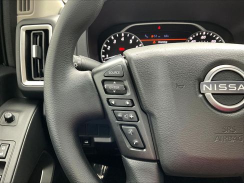 Used 2025 Nissan Frontier SV AWD/4WD image 12